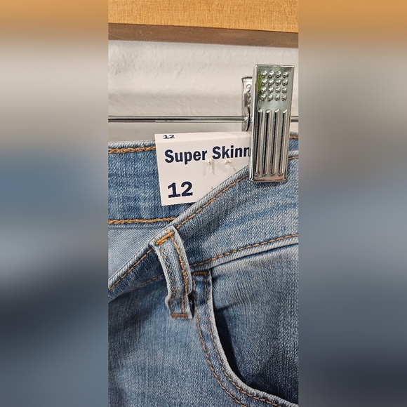 Old Navy Super Skinny Mid Rise Women's Size 12 Light Wash Blue Denim Jeans NWT - Picture 6 of 13